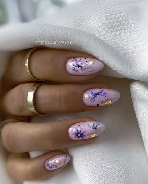 Manucure avec de l'or 2025-2026: nouveautés design tendance