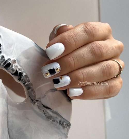 Manucure avec de l'or 2025-2026: nouveautés design tendance