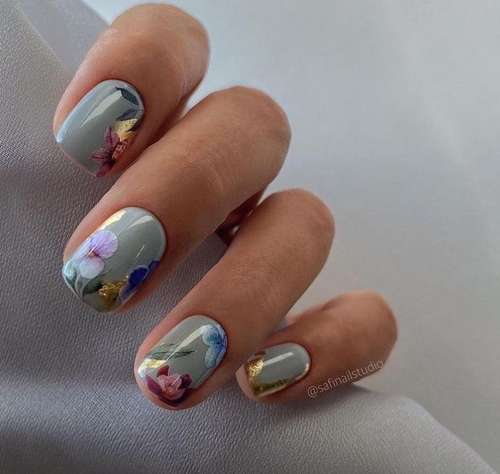 Manucure avec de l'or 2025-2026: nouveautés design tendance