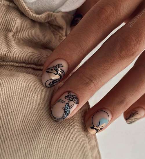 Manucure avec de l'or 2025-2026: nouveautés design tendance