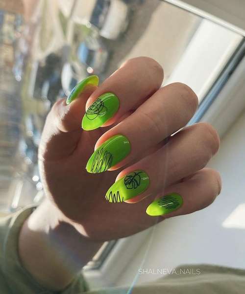 Différents ongles avec des images