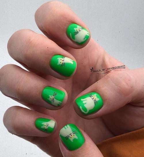 Différents motifs sur les ongles