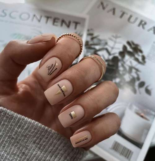 Ongles de décoration différents