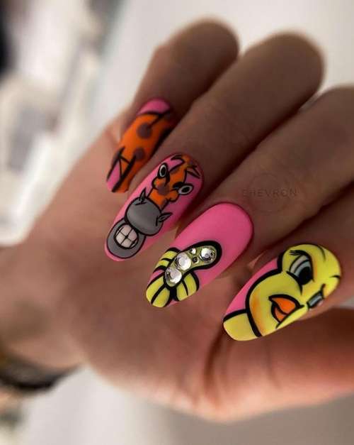 Les jeunes ongles différents modèles d'ongles