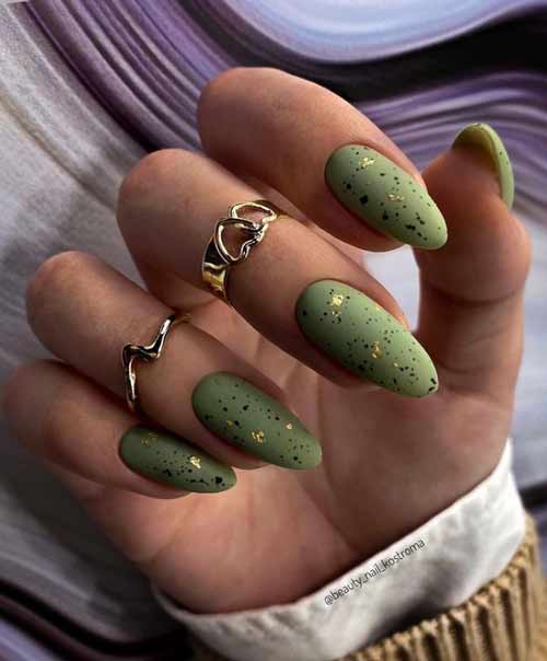 Manucure mate vert foncé