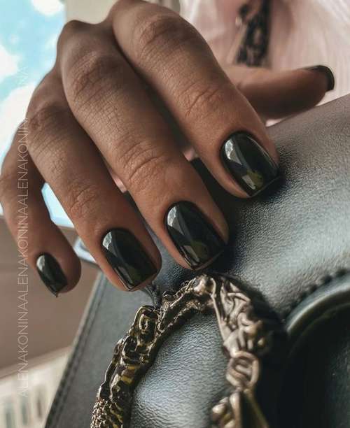 Tendances manucure noire automne-hiver