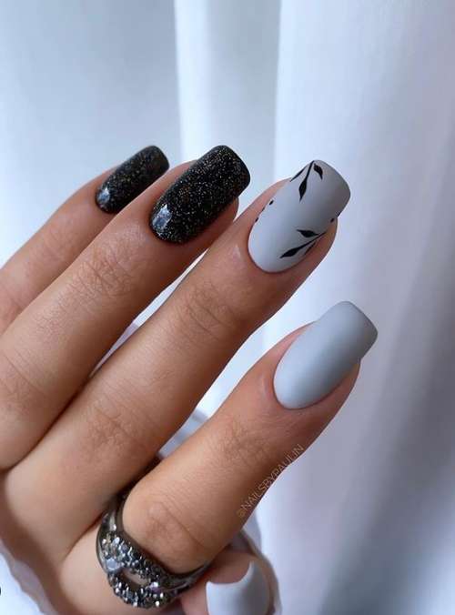 Manucure noir et or 2025-2026: nouvelles photos design