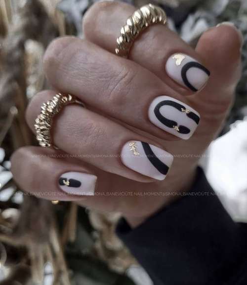 Manucure noir et or 2025-2026: nouvelles photos design