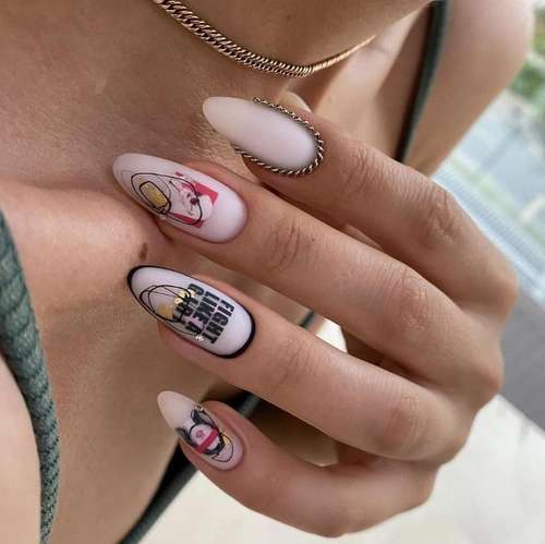 Manucure noir et or 2025-2026: nouvelles photos design