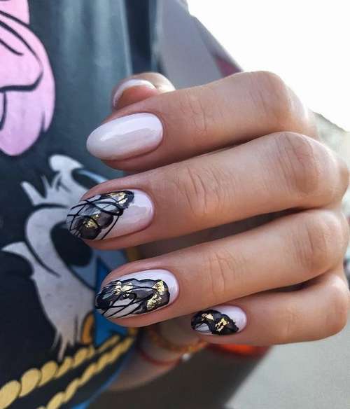 Manucure noir et or 2025-2026: nouvelles photos design