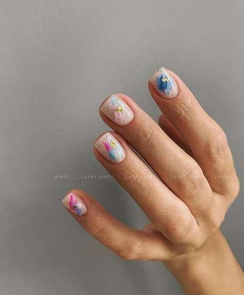 Manucure pour ongles carrés courts : l'actualité mode 2025-2026