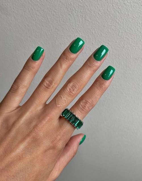 Manucure pour ongles carrés courts : l'actualité mode 2025-2026