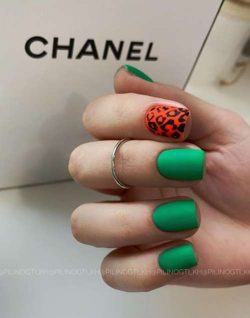 Manucure pour ongles carrés courts : l'actualité mode 2025-2026