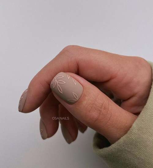 Manucure pour ongles carrés courts : l'actualité mode 2025-2026