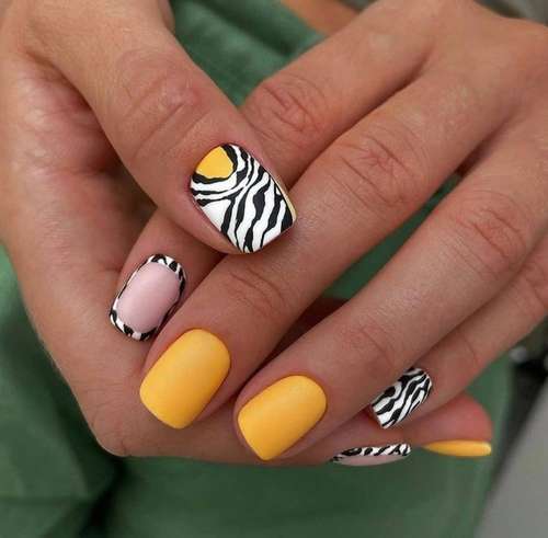 Tendance manucure ongles imprimé zèbre
