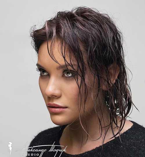 Coiffure humide pour cheveux mi-longs