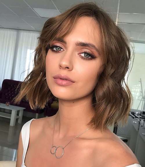 Coiffures pour cheveux mi-longs pour filles: tendances 2026, photos, actualités