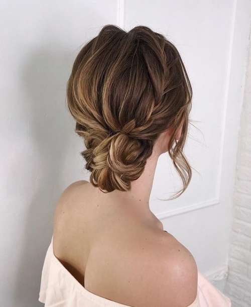 Coiffures pour cheveux mi-longs pour filles: tendances 2026, photos, actualités