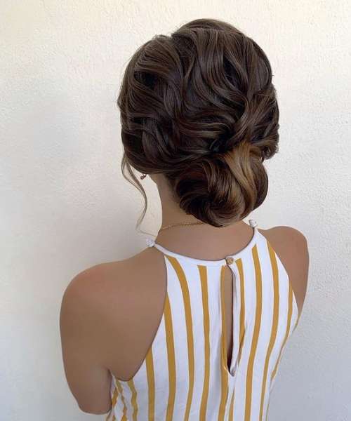 Coiffures pour cheveux mi-longs pour filles: tendances 2026, photos, actualités