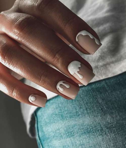 Bases de camouflage colorées: nouvelle manucure 2026, photo