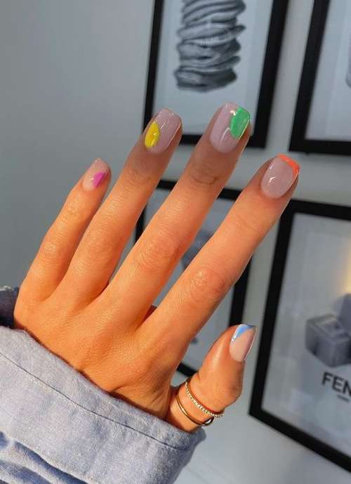 Bases de camouflage colorées: nouvelle manucure 2026, photo