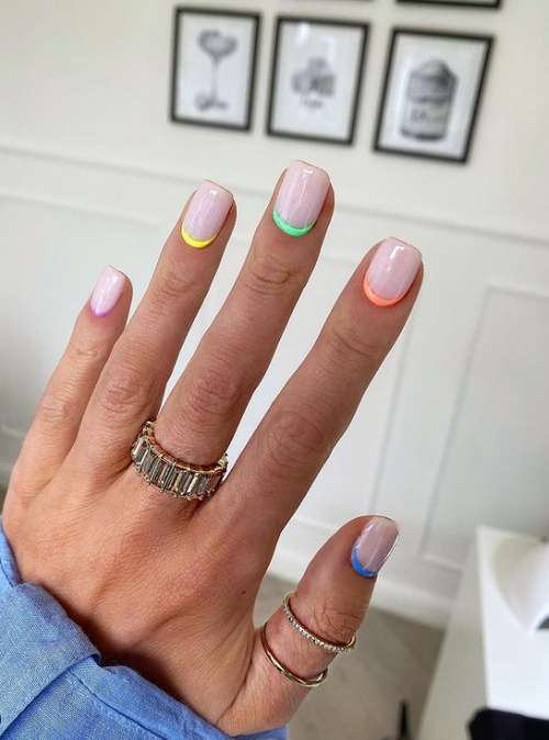 Bases de camouflage colorées: nouvelle manucure 2026, photo