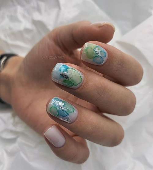 Bases de camouflage colorées: nouvelle manucure 2026, photo