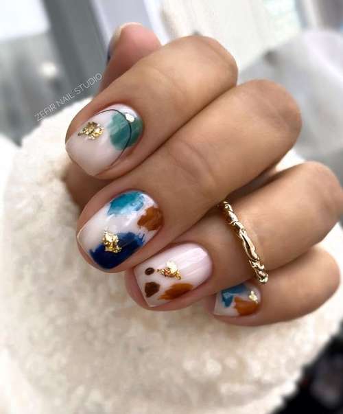 Bases de camouflage colorées: nouvelle manucure 2026, photo