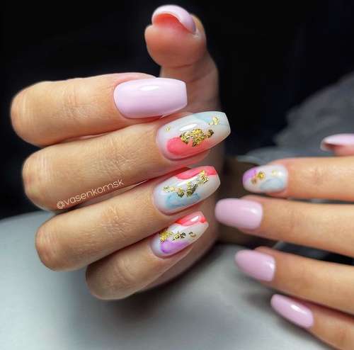 Bases de camouflage colorées: nouvelle manucure 2026, photo