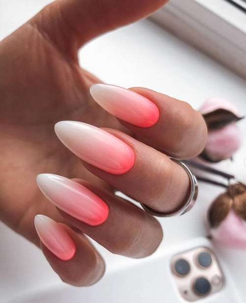 Bases de camouflage colorées: nouvelle manucure 2026, photo