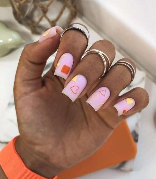 Bases de camouflage colorées: nouvelle manucure 2026, photo