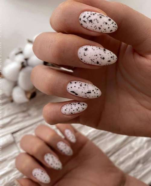 Bases de camouflage colorées: nouvelle manucure 2026, photo