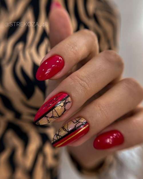 Manucure rouge-noir avec des rayures en aluminium