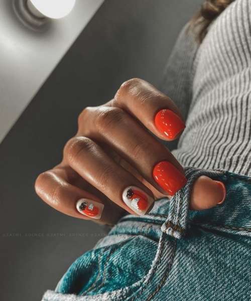 Manucure rouge avec papier d'aluminium: beau design, photo, nouveaux articles