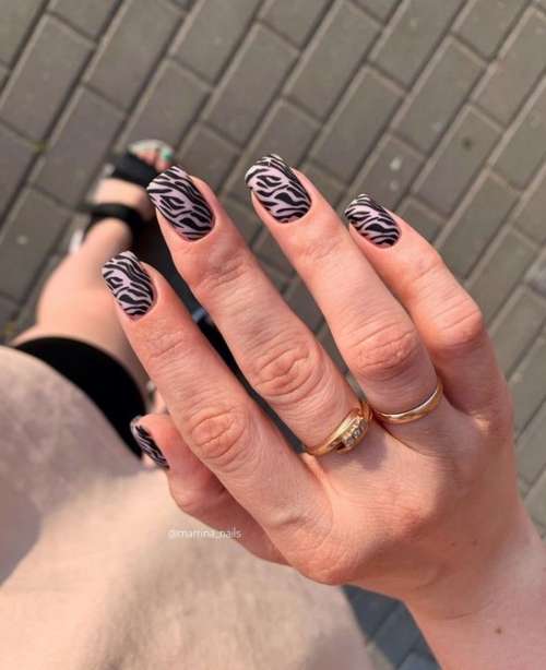 Imprimé zèbre sur tous les ongles