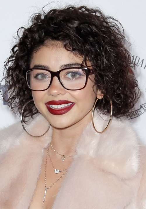 Photo de coupes de cheveux à la mode bouclée