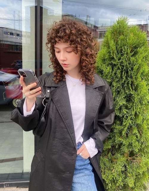 Coupes de cheveux à la mode 2026 pour cheveux bouclés: actualités, tendances, photos