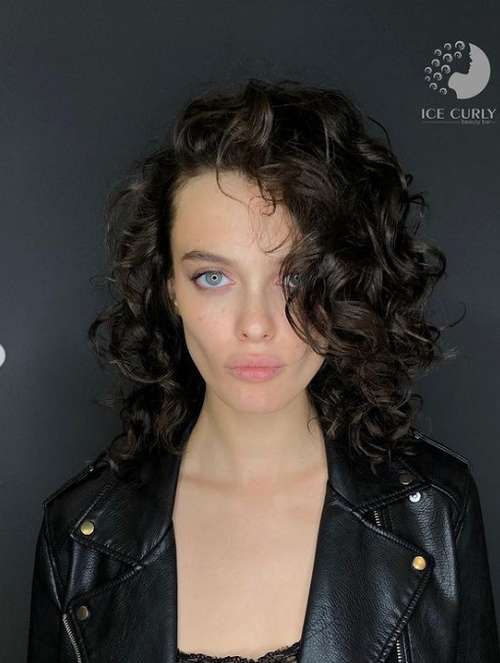 Coupes de cheveux à la mode 2026 pour cheveux bouclés: actualités, tendances, photos