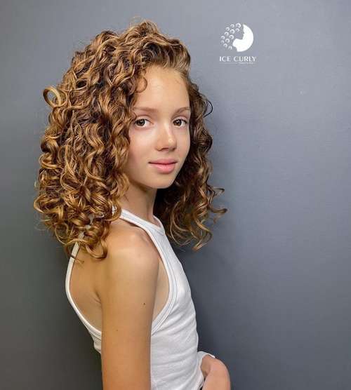 Coupes de cheveux à la mode 2026 pour cheveux bouclés: actualités, tendances, photos