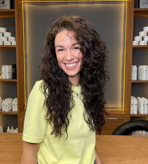 Coupes de cheveux à la mode 2026 pour cheveux bouclés: actualités, tendances, photos