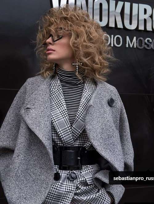 Coupes de cheveux à la mode 2026 pour cheveux bouclés: actualités, tendances, photos