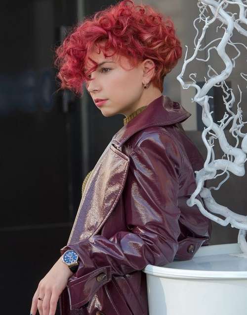 Coupes de cheveux à la mode 2026 pour cheveux bouclés: actualités, tendances, photos