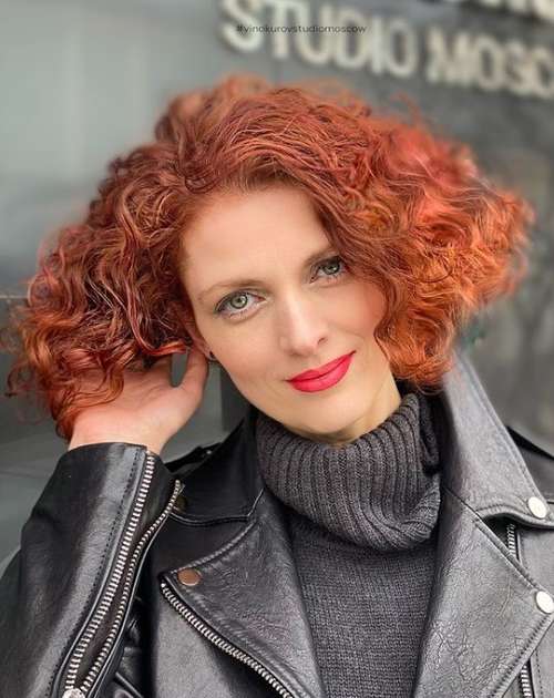 Coupe de cheveux bouclés