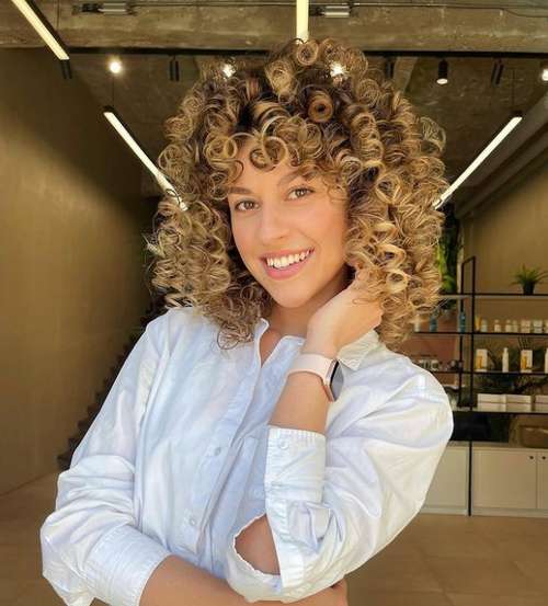 Frange pour cheveux bouclés