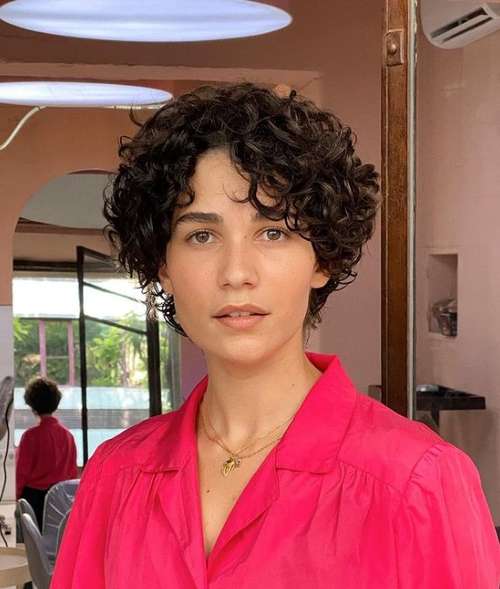 Coupes de cheveux à la mode 2026 pour cheveux bouclés: actualités, tendances, photos