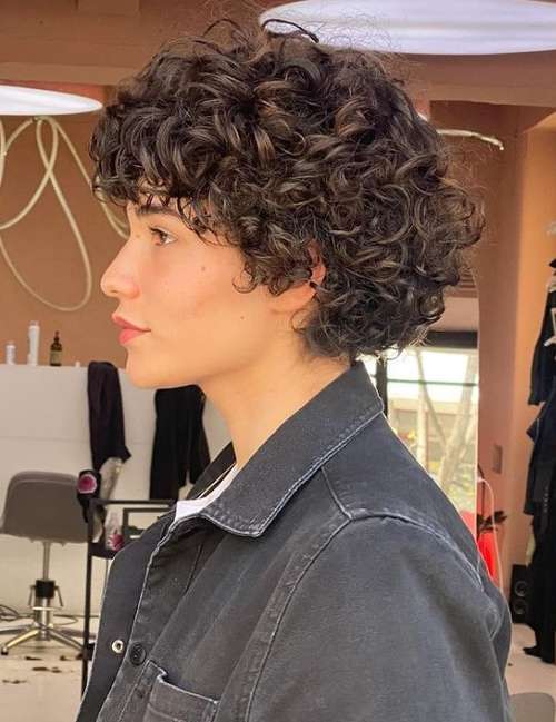 Coupes de cheveux à la mode 2026 pour cheveux bouclés: actualités, tendances, photos