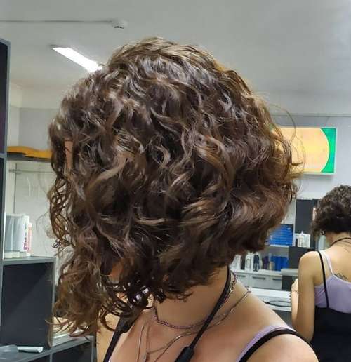 Coupes de cheveux à la mode 2026 pour cheveux bouclés: actualités, tendances, photos