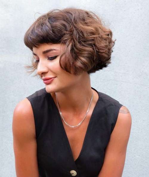 Coupes de cheveux à la mode 2026 pour cheveux bouclés: actualités, tendances, photos