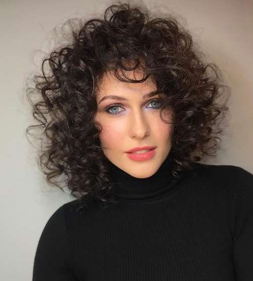 Coupes de cheveux à la mode 2026 pour cheveux bouclés: actualités, tendances, photos