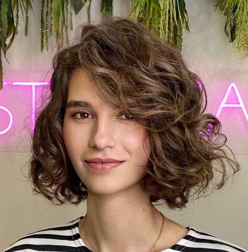 Coupes de cheveux à la mode 2026 pour cheveux bouclés: actualités, tendances, photos